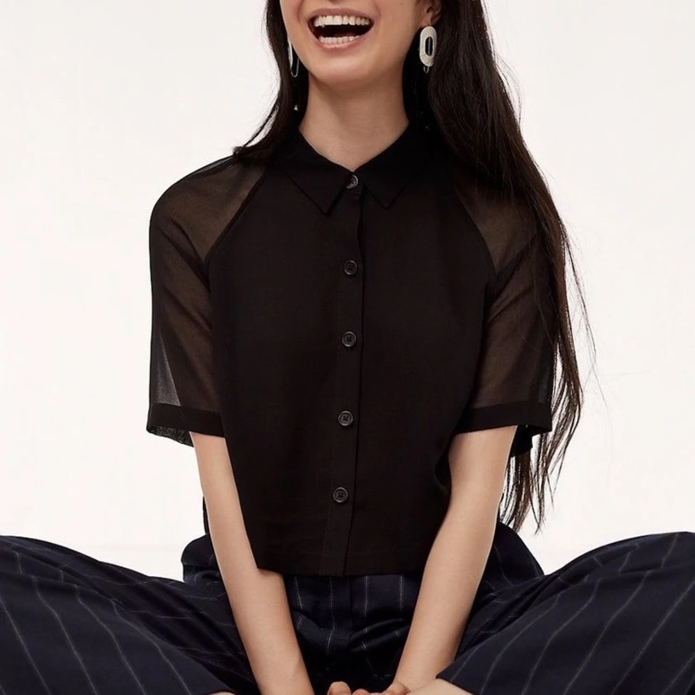 Aritzia Wilfred Henrietta Crop Flowy Button Up Black Blouse.